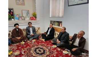 دیدار صمیمانه دانشگاهیان با خانواده شهید دانشجو؛ جوانمردی که از کودکی پای درس قرآن و نهج‌البلاغه بود